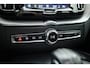 Volvo XC60 2.0 B4 R-Design | Prijs rijklaar | Pano | ACC | Trekhaak | Head-up | H&K audio | Sportstoelen |