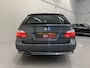BMW 5-Serie Touring 520i High Exe aut. UNIEK 124DKM!!/PLATINGRAU/TREKHAAK/ZWART LEER COMFORT-SPORT+MEMORY//BI-XENON/NAVI PROF/ECC/CRUISE/STOELVERW/UNIEKE AUTO/1E EIGENAAR/YOUNGTIMER