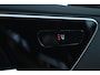 Mercedes-Benz C-klasse 300 AMG Line ''OP AFSPRAAK'' | Cruise Control | Trekhaak | Stoelverwarming | Navi | Carplay | Sfeerverlichting | 19 Inch | LED | Camera |