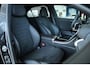 Mercedes-Benz C-klasse 300 AMG Line ''OP AFSPRAAK'' | Cruise Control | Trekhaak | Stoelverwarming | Navi | Carplay | Sfeerverlichting | 19 Inch | LED | Camera |