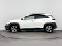 Hyundai Kona 1.6 GDI HEV FASHION DESIGN | ALL SEASONS | NAVI | CAMERA | CRUISE | LEDER | PRIVACY GLASS | DODEHOEK SPIEGELS | 16'' LM VELGEN | AUTOMAAT | HYBRID | LAGE KMSTAND! | FABRIEKSGARANTIE GELDIG T/M 9-2028! |
