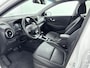 Hyundai Kona 1.6 GDI HEV FASHION DESIGN | ALL SEASONS | NAVI | CAMERA | CRUISE | LEDER | PRIVACY GLASS | DODEHOEK SPIEGELS | 16'' LM VELGEN | AUTOMAAT | HYBRID | LAGE KMSTAND! | FABRIEKSGARANTIE GELDIG T/M 9-2028! |