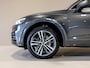 Audi Q5 55 TFSI e quattro Competition 367pk / Panorama dak / Adaptieve cruise control / Stoelverwarming / Dodehoekdetectie / Achtertuitrijcamera / Apple carplay /
