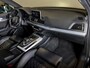 Audi Q5 55 TFSI e quattro Competition 367pk / Panorama dak / Adaptieve cruise control / Stoelverwarming / Dodehoekdetectie / Achtertuitrijcamera / Apple carplay /