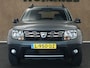 Dacia Duster 1.2 TCe 4x2 Blackshadow - VASTE 13 POLIGE TREKHAAK - TREKGEWICHT 1500 KG - BLUETOOTH - ONDERHOUDSHISTORIE AANWEZIG - PARKEERSENSOREN  ACHTER- CRUISE CONTROL - 16 INCH LICHT METALEN VELGEN MET 4 SEIZOENENBANDEN - NAVIGATIE - DAKRAILS