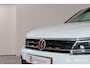 Volkswagen Tiguan Allspace 1.5 TSI Highline R-line Blackstyle 7-Persoons Panoramadak, 20'' Inch, Mooie en nette auto!