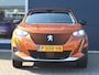 Peugeot e-2008 EV Allure Pack 50 kWh 1e Eigenaar | Camera | LED | Stoelverwarming | Navigatie 3D | 17" LMV | Apple Carplay & Android Auto