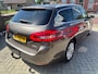 Peugeot 308 SW 1.2 PureTech Blue Lease Premium | trekhaak | cruise | clima | panoramadak | nw apk | nette auto | boekjes aanwezig