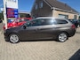 Peugeot 308 SW 1.2 PureTech Blue Lease Premium | trekhaak | cruise | clima | panoramadak | nw apk | nette auto | boekjes aanwezig