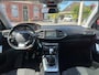 Peugeot 308 SW 1.2 PureTech Blue Lease Premium | trekhaak | cruise | clima | panoramadak | nw apk | nette auto | boekjes aanwezig