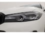 BMW 3-Serie 330e M-Sport | Rijklaar! | Widescreen | ShadowLine | HUD | Dodehoek | Leder | Stuur-Stoelverw. | Nav+App.Connect | Sfeerverl. | Elek. Klep | LED | Rijmodus | Cruise V