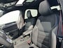 Renault Arkana 1.6 E-Tech hybrid 145 techno RS Line / Schuif-kanteldak / Elektrisch verstelbare stoelen / Trekhaak / Navigatie / Camera / Cruise control.