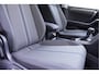 Volkswagen T-Roc 1.5 TSI 150PK! Automaat Style BJ2021 Lmv 17" | Led | Pdc | Afneembare trekhaak | Achteruitrijcamera | App-Connect | Navi | Climate control | Cruise control | Extra getint glas
