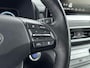 Hyundai Kona Electric EV Fashion 64 kWh | SoH 97% | Stoel + stuurverwarming | Warmtepomp | WLTP 484km | Navigatie |