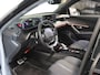 Peugeot 2008 130PK GT | 1ste eigenaar | Dodehoekdetectie | Navigatie | AUTOMAAT | AppleCarplay/AndroidAuto | Schuifkanteldak | 18"LMV | Camera | Keyless | Cruise Control | Climate Control | Camera | FULL LED | Sfeerverlichting | Isofix | Privacy Glass |