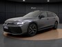 Volkswagen Passat Variant 1.5 eHybrid R-Line | Pano Dak | Trekhaak | 360 Camera | Head-up Display | Harman Kardon | Black Style | Side Assist | ACC | Stuur-/Stoelverwarming | 19'' |