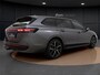 Volkswagen Passat Variant 1.5 eHybrid R-Line | Pano Dak | Trekhaak | 360 Camera | Head-up Display | Harman Kardon | Black Style | Side Assist | ACC | Stuur-/Stoelverwarming | 19'' |