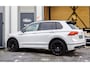 Volkswagen Tiguan 2.0 TSI 4Motion R-LINE | PANORAMADAK | 360 CAMERA | HEAD-UP | SFEERVERLICHTING | STUURVERWARMING | BOMVOLL!!