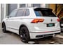 Volkswagen Tiguan 2.0 TSI 4Motion R-LINE | PANORAMADAK | 360 CAMERA | HEAD-UP | SFEERVERLICHTING | STUURVERWARMING | BOMVOLL!!