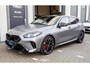 BMW 1-Serie M135i xDrive PANO | KEYLESS | HARMAN/KARDON | MATTGRIJS | BOMVOLL!!