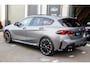 BMW 1-Serie M135i xDrive PANO | KEYLESS | HARMAN/KARDON | MATTGRIJS | BOMVOLL!!