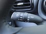 Mazda 2 Hybrid 1.5 Select | Trekhaak | Stuur-/stoelverwarming | Camera | HUD | Inductielader | Dodehoek detectie | Cruise adapt. | Clima | 16" LM |
