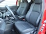 Mazda 2 Hybrid 1.5 Select | Trekhaak | Stuur-/stoelverwarming | Camera | HUD | Inductielader | Dodehoek detectie | Cruise adapt. | Clima | 16" LM |