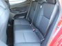 Mazda 2 Hybrid 1.5 Select | Trekhaak | Stuur-/stoelverwarming | Camera | HUD | Inductielader | Dodehoek detectie | Cruise adapt. | Clima | 16" LM |