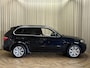 BMW X5 xDrive40d M-Sport Full Option / Carbon Schwartz / Keyless / HUD / Soft-Close / Panoramadak / Adapt. Cruise / Memory / Afn Trekhaak / 19'' LMV