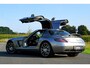 Mercedes-Benz SLS Coupé 6.3 AMG |Alubeam Silver |2.217 KM |1e eigenaar |Nieuwstaat |6,3 liter V8 |Duitse auto met historie |Achteruitrijcamera |Bang & Olufsen | VOL VOL OPTIE S | Een droom voor liefhebbers |