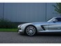 Mercedes-Benz SLS Coupé 6.3 AMG |Alubeam Silver |2.217 KM |1e eigenaar |Nieuwstaat |6,3 liter V8 |Duitse auto met historie |Achteruitrijcamera |Bang & Olufsen | VOL VOL OPTIE S | Een droom voor liefhebbers |