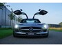 Mercedes-Benz SLS Coupé 6.3 AMG |Alubeam Silver |2.217 KM |1e eigenaar |Nieuwstaat |6,3 liter V8 |Duitse auto met historie |Achteruitrijcamera |Bang & Olufsen | VOL VOL OPTIE S | Een droom voor liefhebbers |