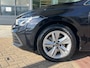 Volkswagen Golf 1.0 eTSI DSG Life Business / Navigatie / PDC / Geheugen stoelen / Getint glas / 16'' LMV