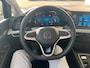 Volkswagen Golf 1.0 eTSI DSG Life Business / Navigatie / PDC / Geheugen stoelen / Getint glas / 16'' LMV
