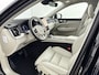 Volvo XC60 T8 Plug-in hybrid AWD Ultra Dark Exec. Ed. | 22" | Heico Diffusor | Getint & Gelamineerd Glas | Alarmklasse 3 | Black Edition Interieur | Luchtvering | Bowers & Wilkins | Geventileerd Nappa | Massagestoelen | Head-Up | 360 Camera | Elektr. verst.