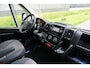 Peugeot Boxer 335 2.2 BlueHDi 140 L2H2 Premium in Topstaat |1e eigenaar |Camera |Cruise |Navi |140 pk |3500 KG |BPM vrij |Mooie camperbasis |Metallic lak |Parkeersensoren |EURO6D