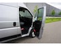 Peugeot Boxer 335 2.2 BlueHDi 140 L2H2 Premium in Topstaat |1e eigenaar |Camera |Cruise |Navi |140 pk |3500 KG |BPM vrij |Mooie camperbasis |Metallic lak |Parkeersensoren |EURO6D