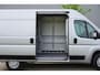Peugeot Boxer 335 2.2 BlueHDi 140 L2H2 Premium in Topstaat |Metallic |Camera |Cruise |Navi |1 eigenaar |3500 KG |Mooie Camperbasis |BPM vrij |140 pk |EURO6D