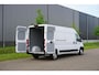 Peugeot Boxer 2.2 BlueHDi 140 L3H2 3.5t in Topstaat |Camera |Cruise |Carplay |Android auto |Airco |Betimmering |1e eigenaar |Lage KM-stand |EURO6D |BPM vrij voor ondernemers |Mooie camperbasis