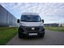Fiat Ducato 35H 2.2 MultiJet L4H2 180 pk |in topstaat |1e eigenaar |Grijs |Cruise |Climate control |Carplay |Trekhaak |Parkeersensoren |3500 KG |Mooie camperbasis