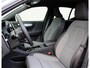 Volvo XC40 2.0 B4 Plus Dark Automaat / Trekhaak / All-seasonbanden / 19" velgen / Verwarmd voorruit