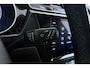 Volkswagen Touran 1.5 TSI Comfortline Business 5p | Wegklapbare Trekhaak | CarPlay | 3-Zone climate | Parkeersensoren | Navigatie