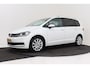 Volkswagen Touran 1.5 TSI Comfortline Business 5p | Wegklapbare Trekhaak | CarPlay | 3-Zone climate | Parkeersensoren | Navigatie