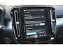 Volvo XC40 B4 Plus Dark | Trekhaak | Allseason banden | Verwarmbare voorstoelen en stuurwiel | Premium audio by Harman Kardon | Apple carplay/Android auto | Verwarmbare voorruit
