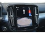 Volvo XC40 B4 Plus Dark | Trekhaak | Allseason banden | Verwarmbare voorstoelen en stuurwiel | Premium audio by Harman Kardon | Apple carplay/Android auto | Verwarmbare voorruit