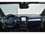 Volvo XC40 B4 Plus Dark | Trekhaak | Allseason banden | Verwarmbare voorstoelen en stuurwiel | Premium audio by Harman Kardon | Apple carplay/Android auto | Verwarmbare voorruit