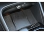 Volvo XC40 B4 Plus Dark | Trekhaak | Allseason banden | Verwarmbare voorstoelen en stuurwiel | Premium audio by Harman Kardon | Apple carplay/Android auto | Verwarmbare voorruit