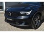 Volvo XC40 B4 Plus Dark | Trekhaak | Allseason banden | Verwarmbare voorstoelen en stuurwiel | Premium audio by Harman Kardon | Apple carplay/Android auto | Verwarmbare voorruit