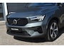 Volvo XC40 B4 Automaat Plus Dark | Premium Audio by Harman Kardon | Semi Electrische Trekhaak | Adaptieve Cruise Control | BLIS | Elektrisch verstelbare Voorstoelen | Stoel-/Stuurwiel verwarming | 19 Inch Lichtmetalen Velgen |