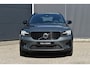 Volvo XC40 B4 Automaat Plus Dark | Premium Audio by Harman Kardon | Semi Electrische Trekhaak | Adaptieve Cruise Control | BLIS | Elektrisch verstelbare Voorstoelen | Stoel-/Stuurwiel verwarming | 19 Inch Lichtmetalen Velgen |